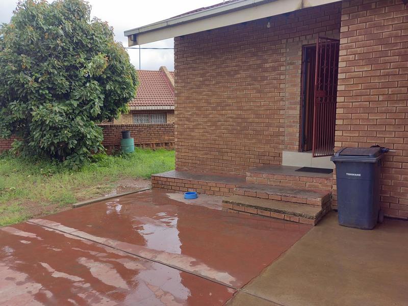 2 Bedroom Property for Sale in Mabopane Unit D North West